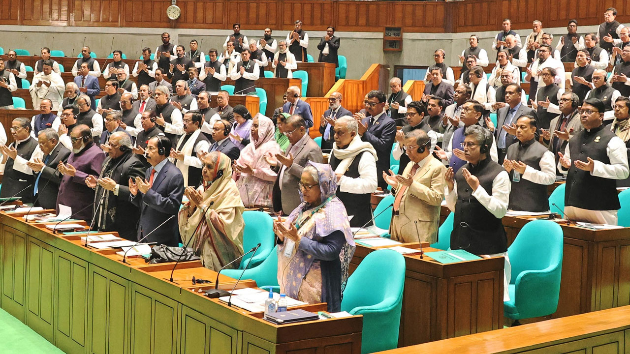 পিটার হাসের উপস্থিতিসহ দ্বাদশ সংসদের ১ম দিন যা যা হলো পিটার হাসের উপস্থিতিসহ দ্বাদশ সংসদের ১ম দিন যা যা হলো