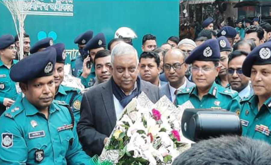 পুলিশ দেখলে ভয় পেতেন স্বরাষ্ট্রমন্ত্রী! পুলিশ দেখলে ভয় পেতেন স্বরাষ্ট্রমন্ত্রী!